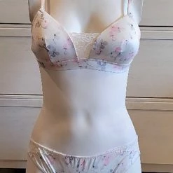 Beste Pirce π Cotonella Infiore Lingerie Set In WIT Met Kant SLIP Maat 75B/A, M π― 10 Beste Pirce π Cotonella Infiore Lingerie Set In WIT Met Kant SLIP Maat 75B/A, M π― -lingerie-dames-badmode Winkel 455x840 1