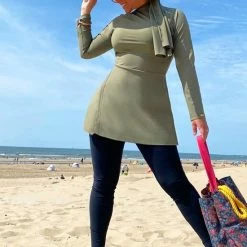 Hete verkoop 😀 Burkini BALI MOSS - XS Van MADAMME BK Paris Maat XS | Burqini | Burkini | Zwarte Bescheiden Zwemkleding Zwemset: Zwemtuniek, Zwemlegging & Zwemtulband Hijab Bescheiden Zwempak | Islamitische Badkleding | Modest Swimwear 😉