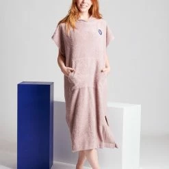 Promo โญ Merkloos Ponchy - Surf Poncho - Handdoek Poncho - Rosa Velho - Maat Groot - Uniseks - Katoen ๐ 13 Promo โญ Merkloos Ponchy - Surf Poncho - Handdoek Poncho - Rosa Velho - Maat Groot - Uniseks - Katoen ๐ -lingerie-dames-badmode Winkel 550x825 45